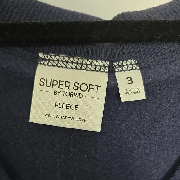 Torrid Super Soft Fleece in Deep Blue Size 22 - Picture 3 of 9